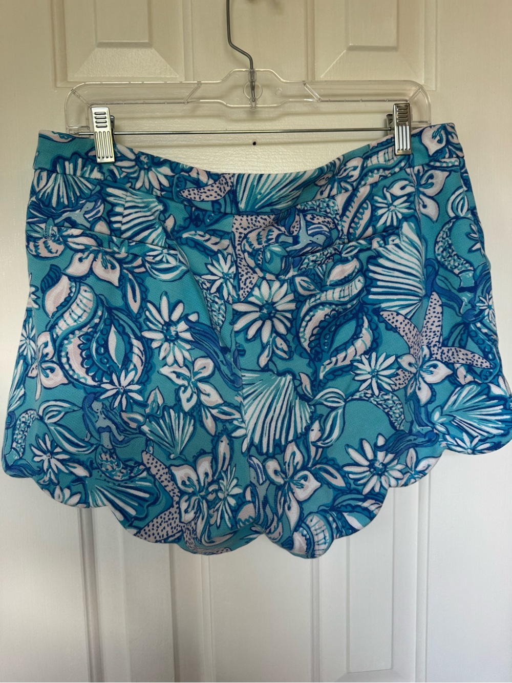 Lilly Pulitzer Knit Blue Floral Scallop Hem Women's Shorts - Picture 2 of 4